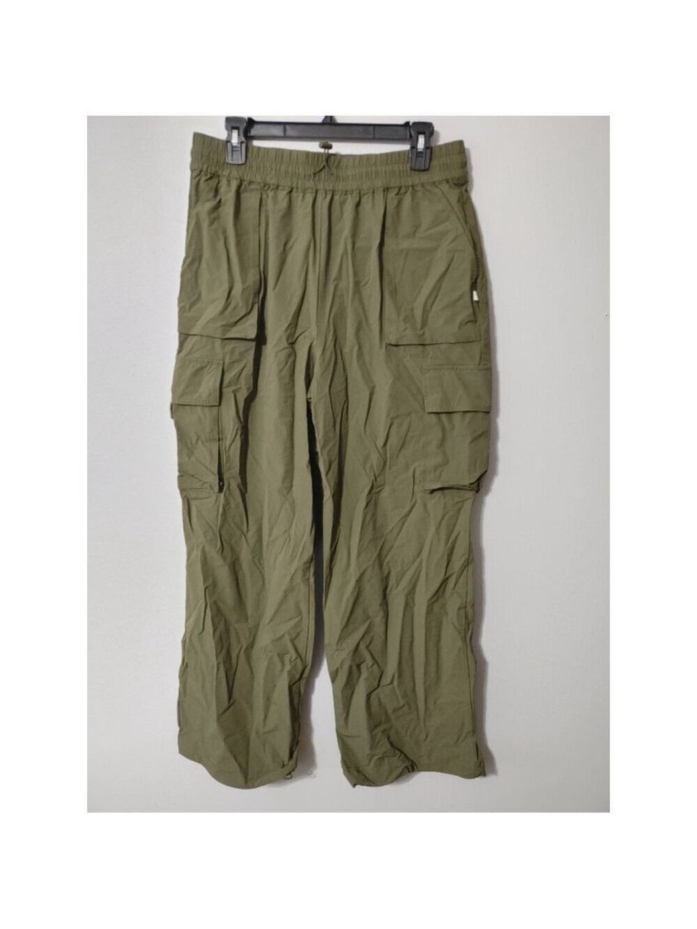 Women's Fabletics Olive Green Wide Leg Heights Cargo Pants Size L - Picture 3 of 11